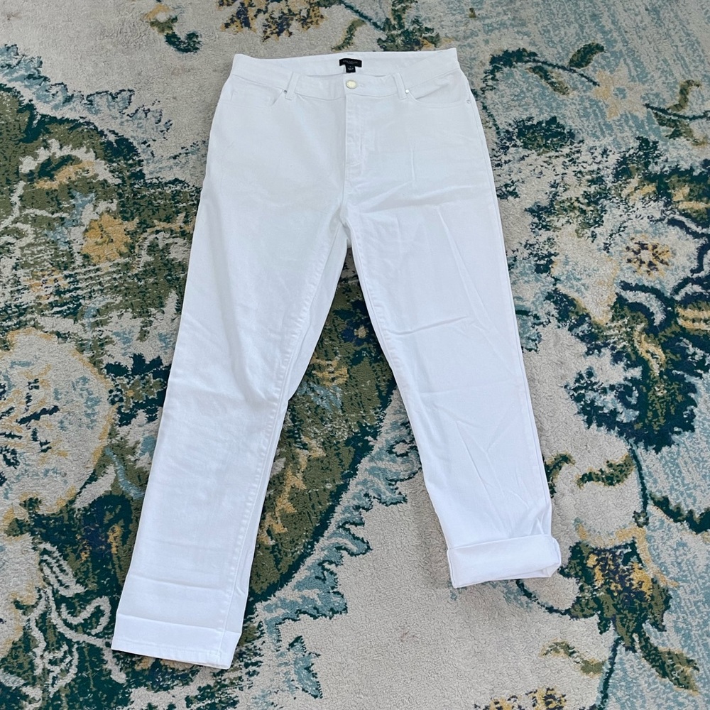 NEW WITH TAGS Ann Taylor $80 size 4 white skinny jeans.